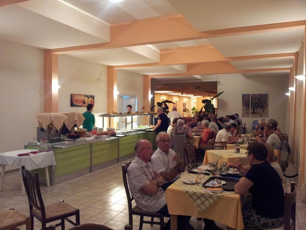 Ipsos Beach Hotel Buitenkant foto