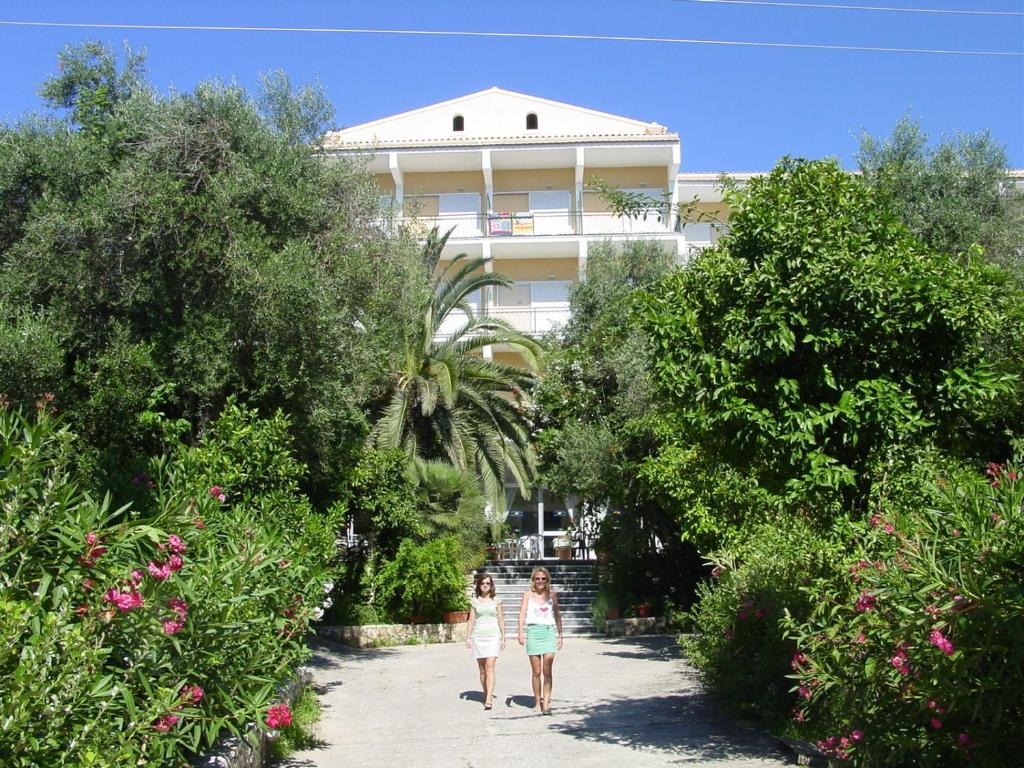 Ipsos Beach Hotel Buitenkant foto