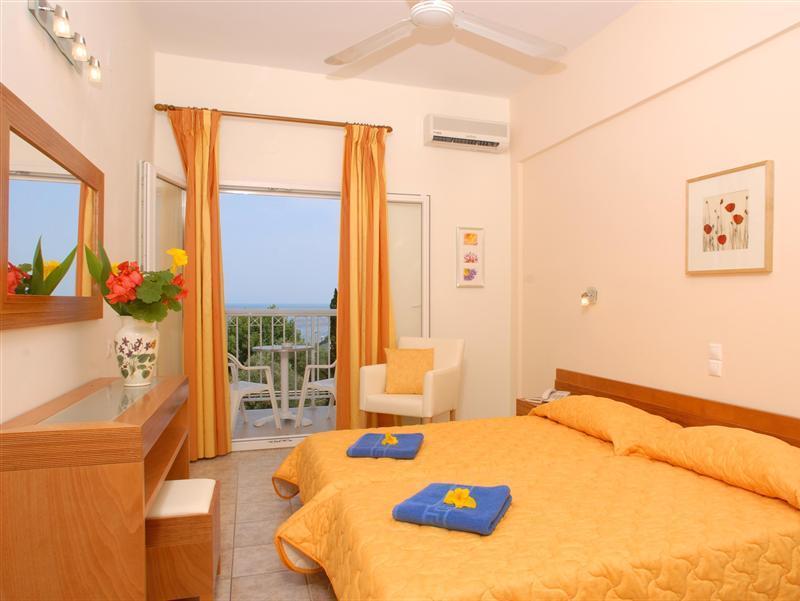 Ipsos Beach Hotel Buitenkant foto