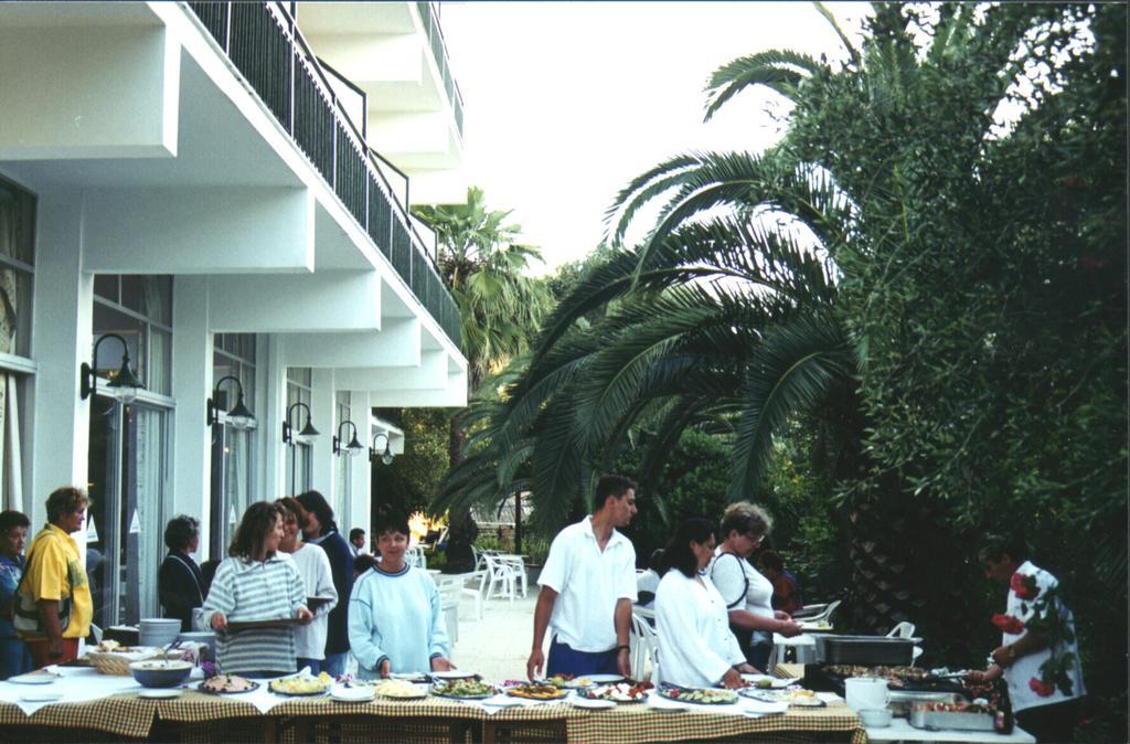 Ipsos Beach Hotel Buitenkant foto