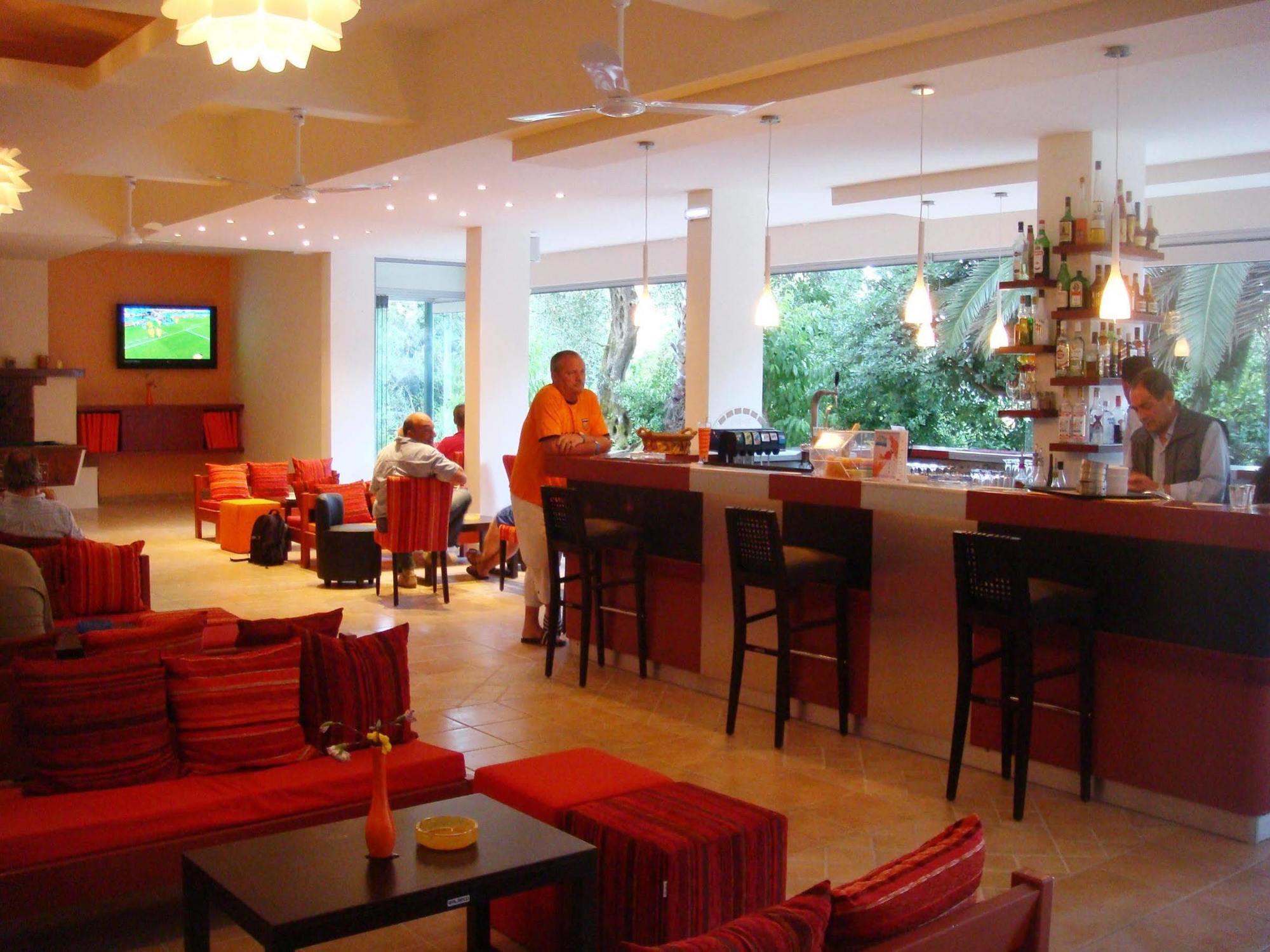 Ipsos Beach Hotel Restaurant foto