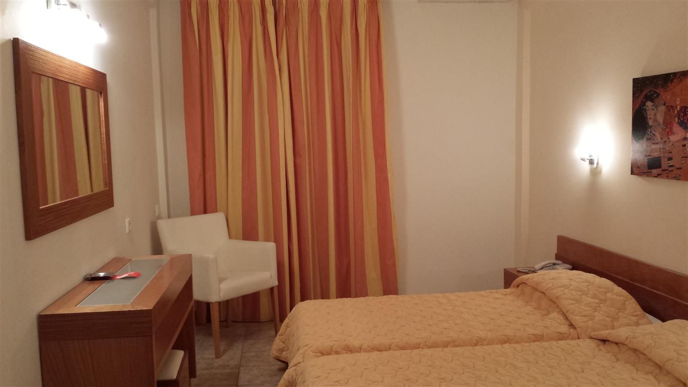 Ipsos Beach Hotel Buitenkant foto